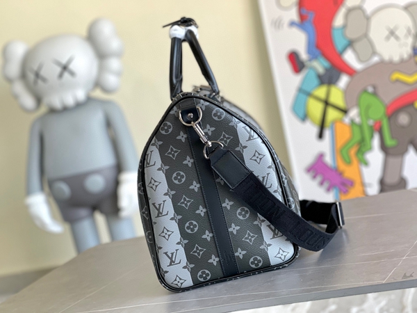 ルイヴィトンバッグ背面デザイン